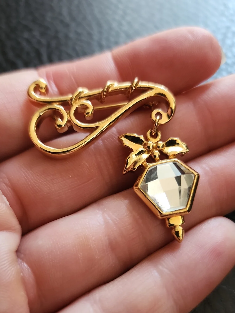 VTG Avon Gold-Tone Crystal Drop Brooch Pin - Elegant Women's Jewelry